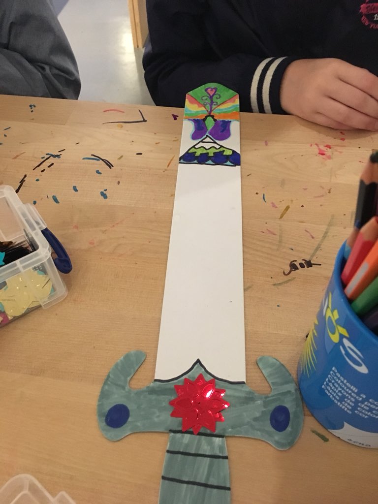 AutisminMuseums's tweet photo. First up we are making swords inspired by #AsterixInBritain @JewishMuseumLDN #CuriousExplorers #JMExplorers #autisminmuseums #autism https://t.co/6cfWa8CJDH