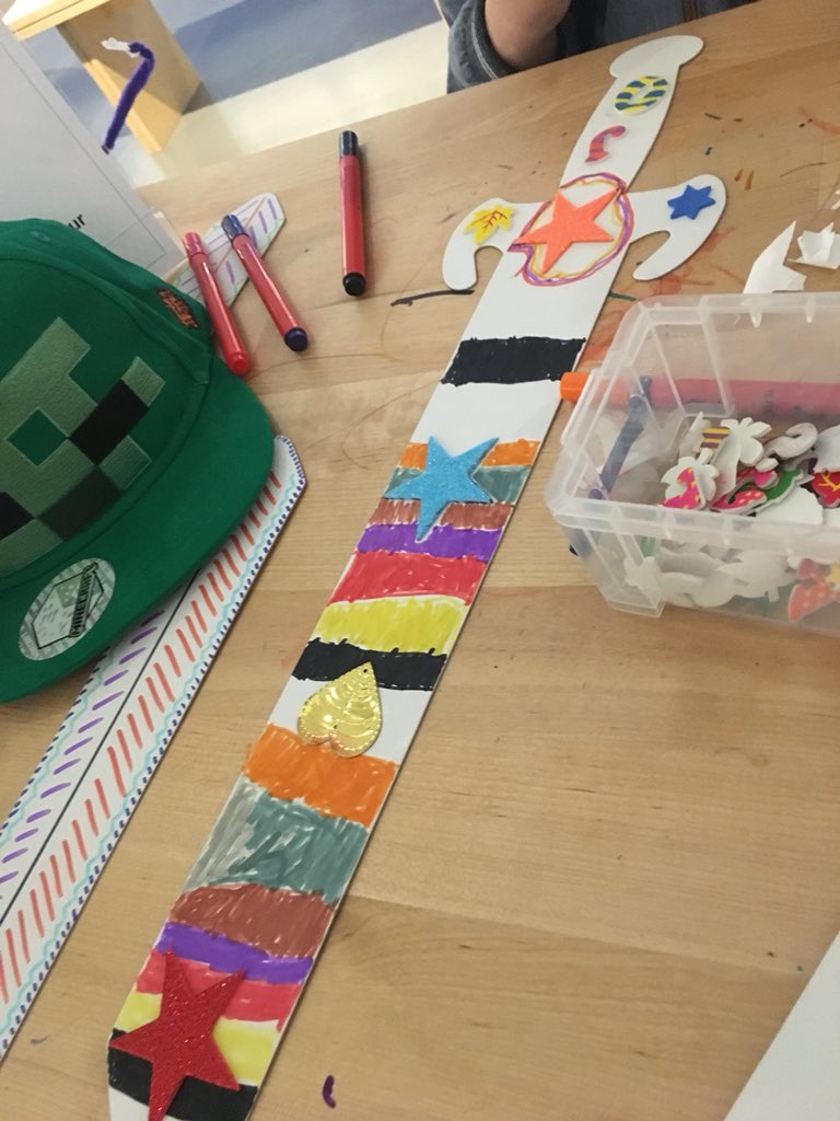 AutisminMuseums's tweet photo. First up we are making swords inspired by #AsterixInBritain @JewishMuseumLDN #CuriousExplorers #JMExplorers #autisminmuseums #autism https://t.co/6cfWa8CJDH