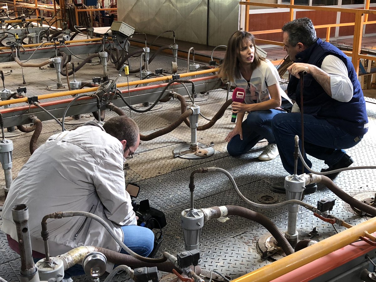 grpdiazredondo's tweet photo. El próximo lunes día 4 de junio, en el programa @AnchaCLM podremos ver el reportaje grabado en nuestras instalaciones de HDR, como se fabrica una teja. El programa se emite en @CMM_es que empieza a las 21:15 de la noche. NO OS LO PERDAIS
#FelizMiercoles https://t.co/Sb3ZCuFuCG