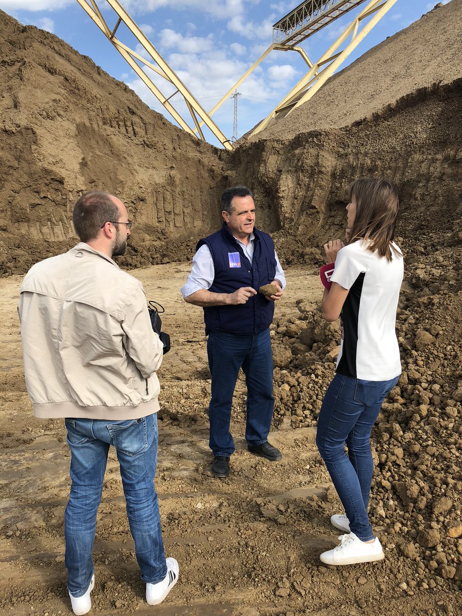 grpdiazredondo's tweet photo. El próximo lunes día 4 de junio, en el programa @AnchaCLM podremos ver el reportaje grabado en nuestras instalaciones de HDR, como se fabrica una teja. El programa se emite en @CMM_es que empieza a las 21:15 de la noche. NO OS LO PERDAIS
#FelizMiercoles https://t.co/Sb3ZCuFuCG