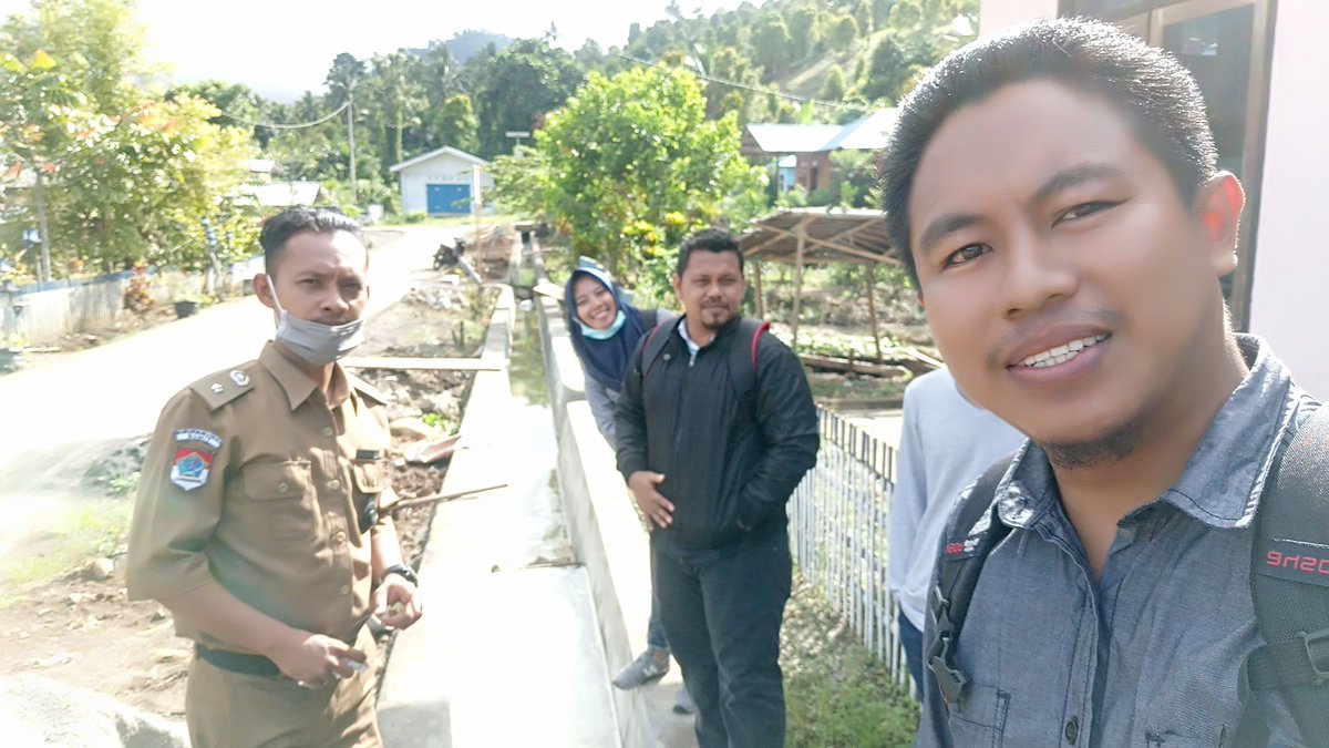 ritsrumewo's tweet photo. #JelajahDesa2018 bersama Kepala Desa Bukaka dan kawan2 Pendamping Teknik dan Lokal. semoga perjuangan ini terus berlanjut demi kemajuan Indonesia dari Desa-desa. @jokowi @cakimiNOW @EkoSandjojo https://t.co/5NwfMAIp2K