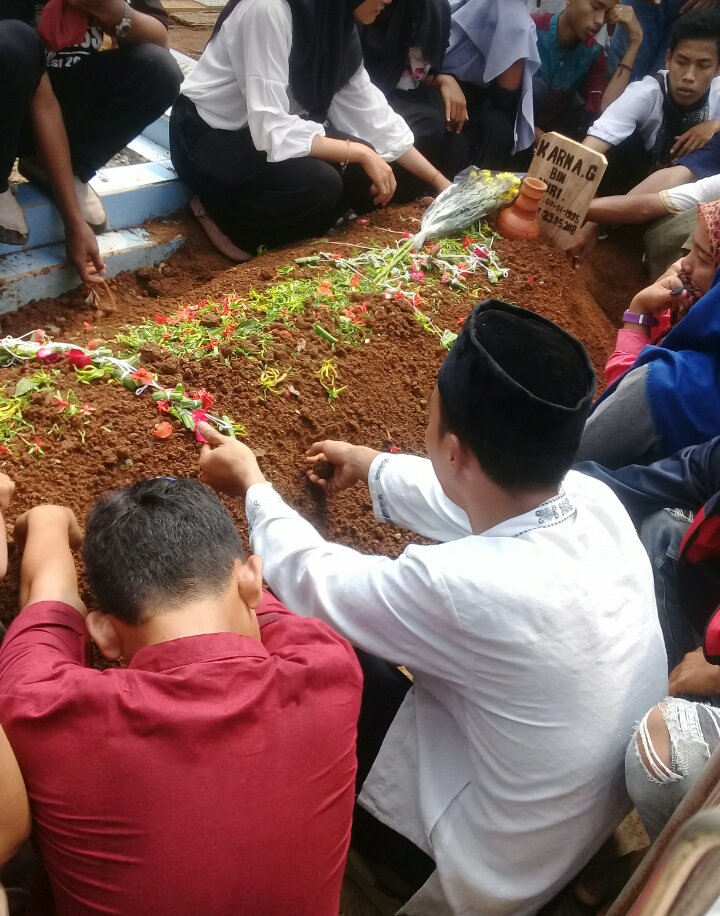 Viking_BMTC's tweet photo. "Satu komando demi tegak HUKUM di negeri ini"
Untuk semua viking se-karawang khusus nya "cikampek" percayakan semua ke hukum dan jangan ada tindakan balas dendam maupun yang lain nya
Terimakasih untuk semua khususnya pa wabup kita @KangJimmyCSR 
#BobotohBerduka https://t.co/OArhL0vsUH