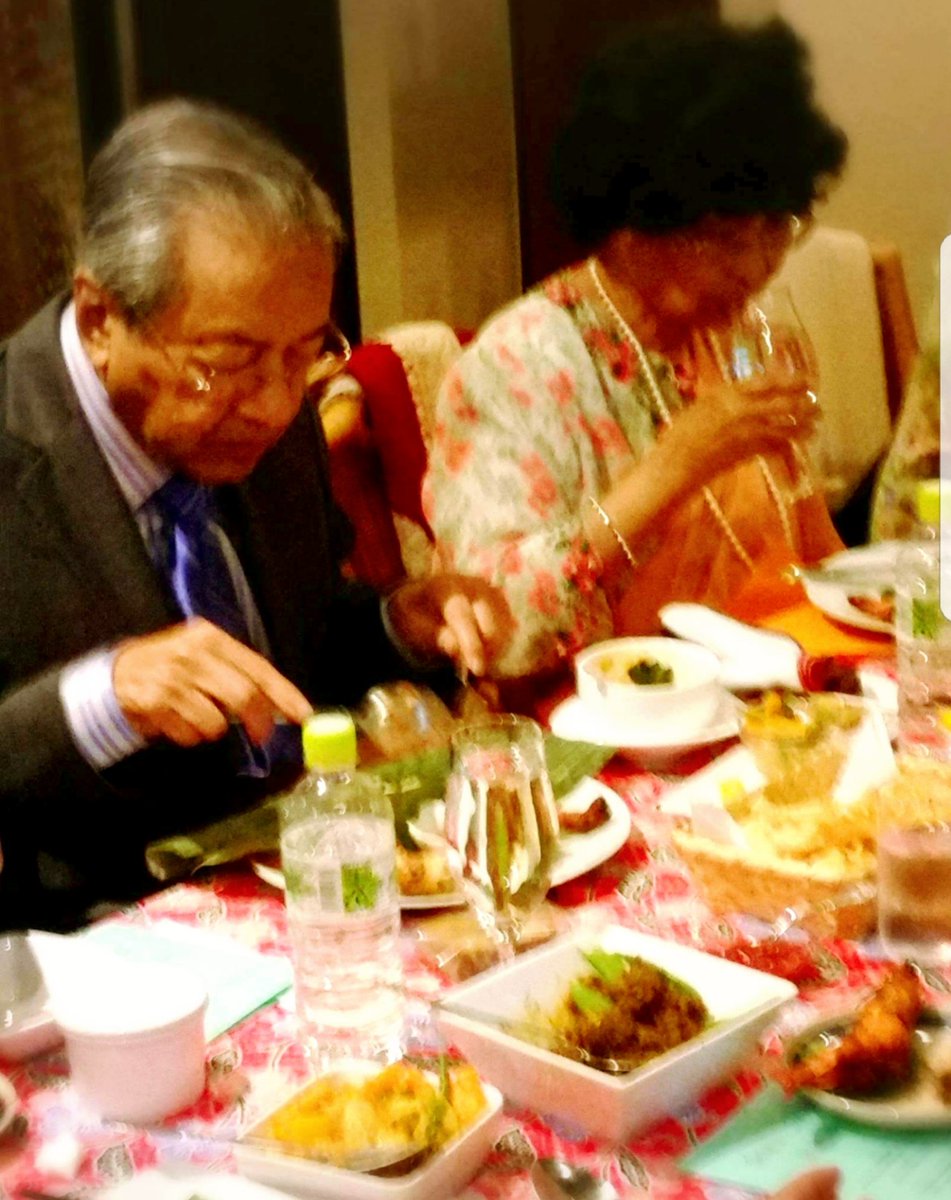 honchiow's tweet photo. Thank you for coming.2016.5.28

2前年是以大马前相首身份的
敦马哈迪伉俪蒞臨敝店用餐。
能在敝店用餐，深感荣幸。

二年前はマハティール元首相らがご来店。
現在はマレーシア第７代現首相です。
ご来店を頂き、とても光栄です。

#マハティール

#TunMahathir 
#MalaysiaBaru 
#马哈迪
#马 https://t.co/NZIXlkiO1f