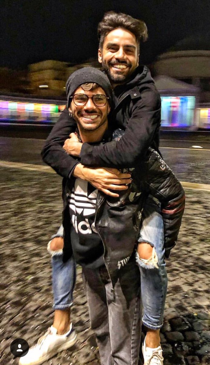 jessygiu12's tweet photo. Basta raga io cambio ship gli ho scelto pure il nome #lorio certo è molto cacofonico rispetto a #clario ma ci farò l’abitudine! Ve li consiglio sono anche molto social e fanno un sacco di igs insieme ☺️ unica pecca Balotelli si chiama Mario...vabbè pazienza🤷🏻♀️ https://t.co/06EvnToHPT