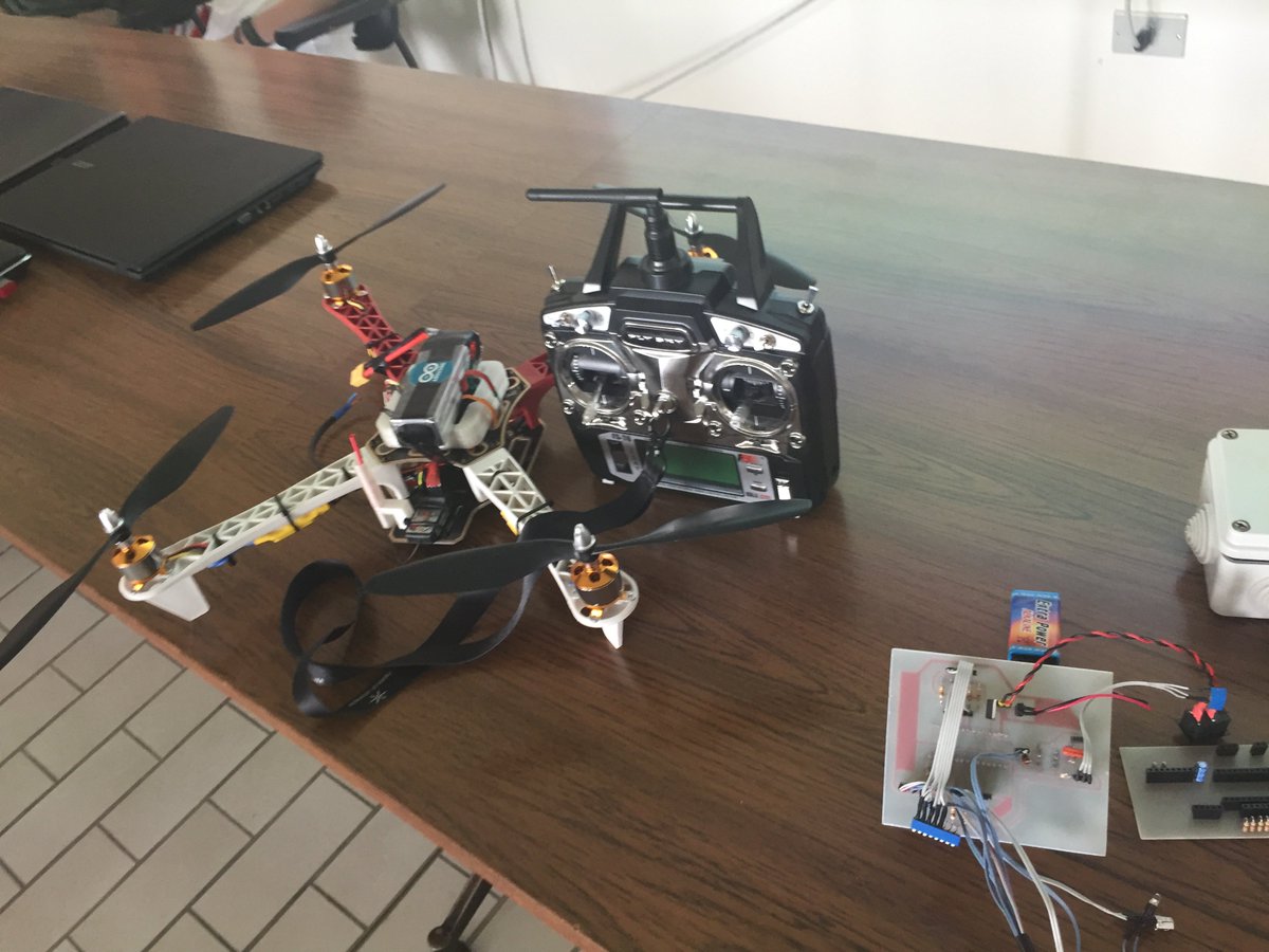 MantovanHeidi's tweet photo. E’ il momento del Drone Air X ... progetto 4 all’ITT CHILESOTTI di Thiene #Tecnicamente2018 @AdeccoItalia https://t.co/EfIAmTv5Ob