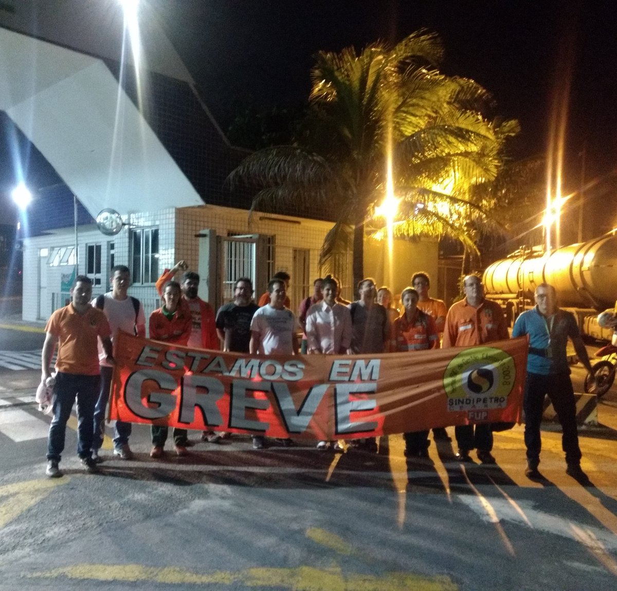TST considerou ilegal | Petroleiros ignoram a Justiça e deflagram greve trib.al/9wpULpq