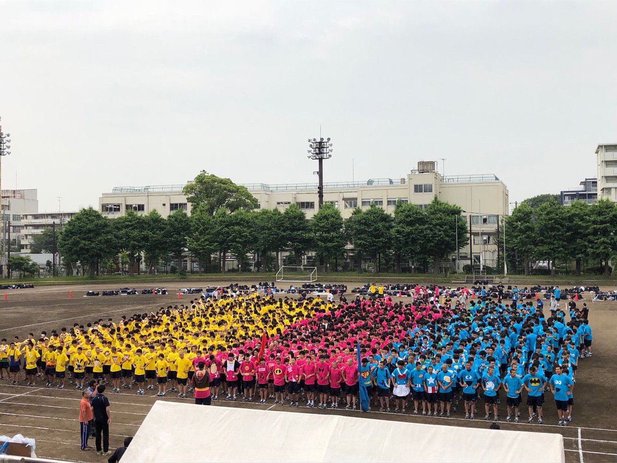 ko_ya1128's tweet photo. 高校生活最後の体育祭で黄団の団長を任せてもらえてほんとに幸せでした！
優勝は出来なかったけどダンスもみんなで楽しめたと思う😀
せいぞうととわと一緒に団長やれてほんとに良かった！最高の思い出になりました！
黄団のみんな。頼りない団長だったけど最後まで本当にありがとう！
黄団大好きだ～👊 https://t.co/ZaBk7S4XXB