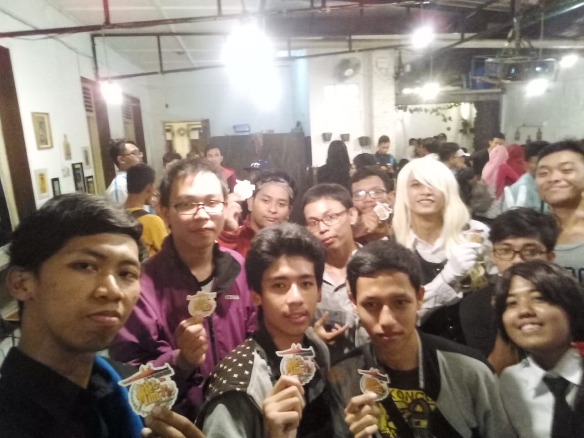 Shinonnii's tweet photo. My fAmily on MMCS Community or More Militia Community Solo https://t.co/9dZSWHM31V
