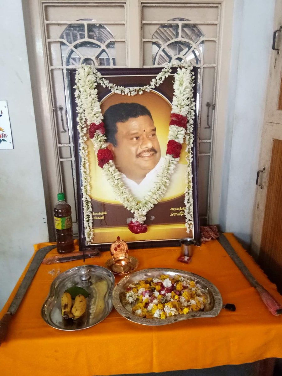 JayanthanMani's tweet photo. அண்ணன் மாவீரன் அவர்களை எப்படியாவது காப்பாற்ற வேண்டுமென்று அய்யா அவர்களும்,நீங்களும் எனக்கு கட்டளையிட்டீர்கள்..

ஆனால் அதை என்னால் செய்ய முடியவில்லை..

அனைவரும்  என்னை மன்னித்துவிடுங்கள்..

-- சின்ன அய்யா..

#MaveeranJGuru https://t.co/V4RpTj03D0