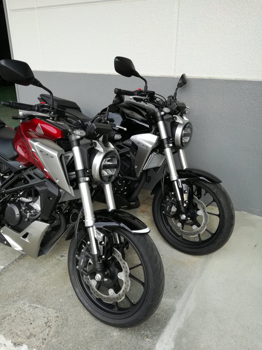 Bikehonda北海道さんのツイート Cb125rとcb250r 似てるけどずいぶん違うでしょ シート高は125の方が15mm高いヨォ