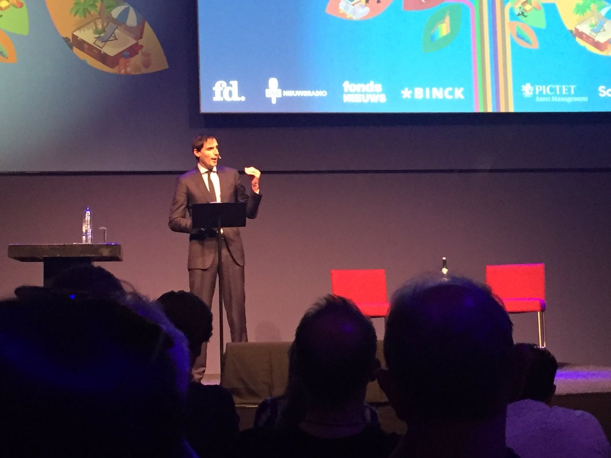 FD_BNR_LIVE's tweet photo. Ondertussen heeft Minister van Financiën @WBHoekstra het podium betreden! #pfd2018 https://t.co/oAziG439k6