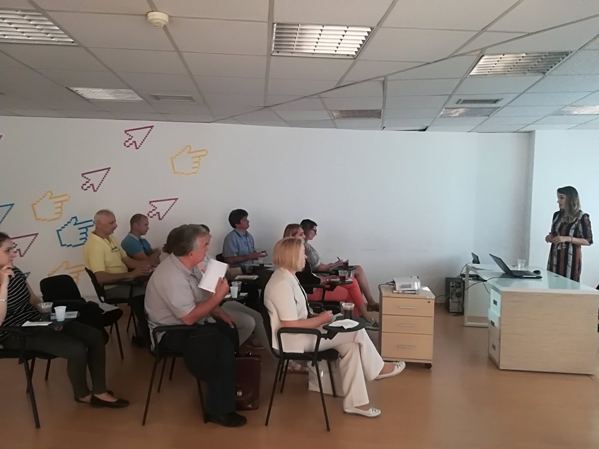 CenTriR's tweet image. Upravo je završena prezentacija na kojoj su lokalni službenici iz #Aleksandrovac #Dimitrovgrad #Kuršumlija #BačkiPetrovac #Ivanjica #Zemun #Surčin upoznati sa našim Programom podrške upravljanju javnom svojinom JLS