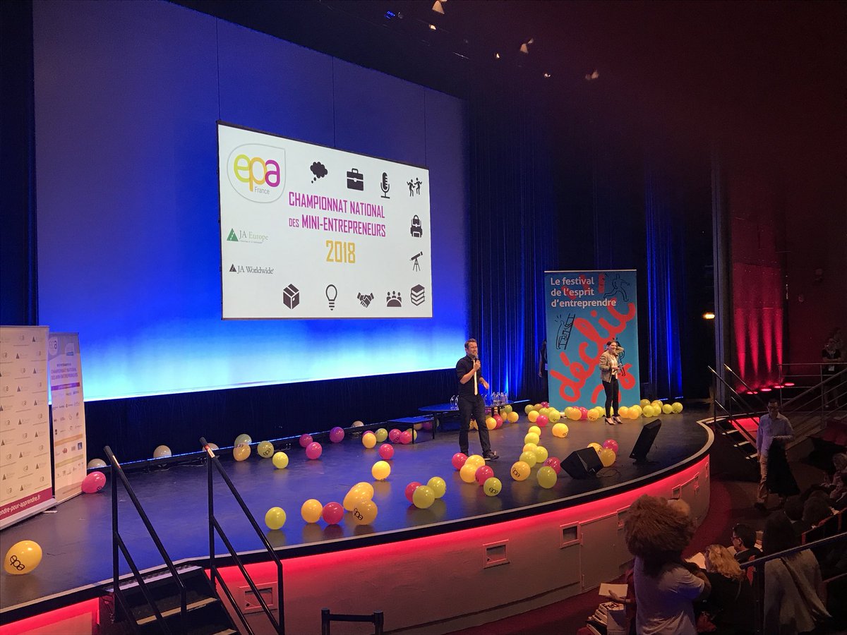 Début de la cérémonie de remise de prix du #CNME2018 ! Félicitation aux jeunes #minientrepreneurs de Pedabox et Caracterre Longchamps qui ont superbement représentés la Bourgogne pendant ces deux jours à Paris  <a href="/epafrance/">Entreprendre pour Apprendre France</a> <a href="/DeclicF/">Déclic Festival</a> #MiniEntrepriseEPA