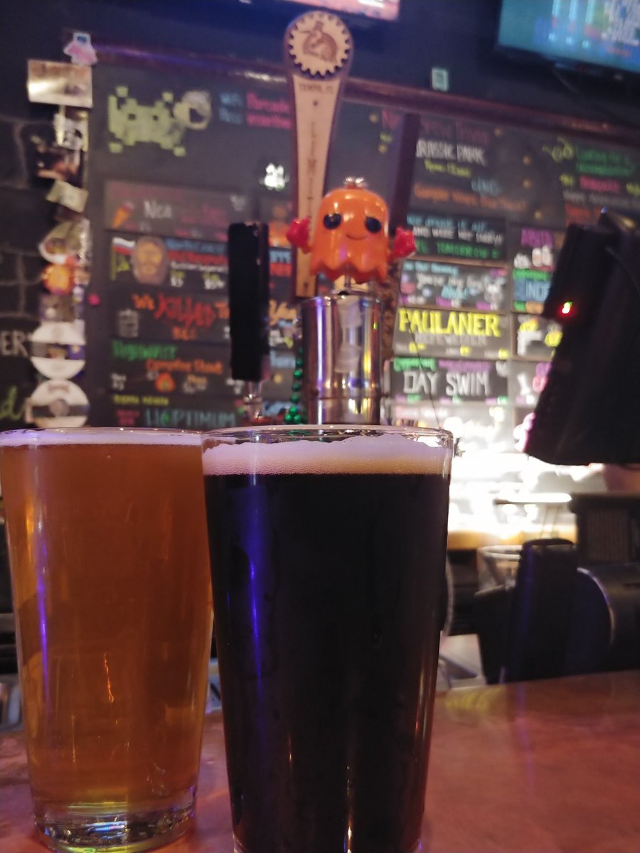 Because sometimes he's a little IPA and I'm a little Stout. #beerwars @lowryparcade