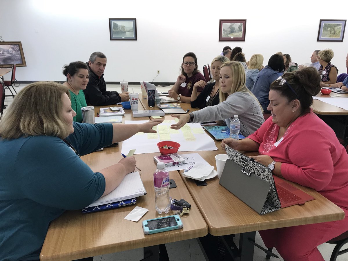 SebreeSchool's tweet photo. Personalized Learning -working on our honeycomb @RachelYarbroug5 @rlcallaway @GeorgiannMcCord https://t.co/7r6m0LoR5A