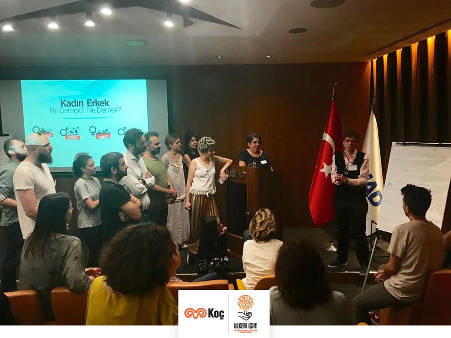 Bugün Oyuncular Sendikası ile Toplumsal Cinsiyet Eşitliğini ve sektörde kadın olmayı konuştuk; ardından oyuncularla Toplumsal Cinsiyet Atölyesi’nde buluştuk. #DizilerdeTCE <a href="/kocholding/">Koç Holding</a> <a href="/TUSIAD/">TÜSİAD</a>