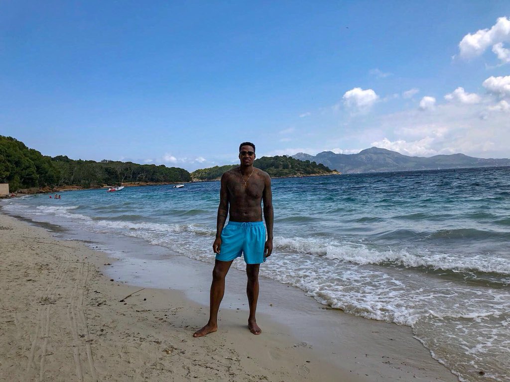 DeThompson9's tweet photo. Such a great time exploring the beautiful beaches of Mallorca. These last 10 months living in Spain has been unbelievable, such an amazing country with endless beauty. I’m so thankful for this blessing to be able to do what I love in a country like this!
💛🇪🇸❤️ https://t.co/aWVzuUAjlz