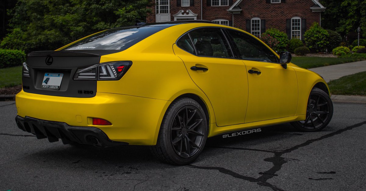 LexDDas's tweet photo. What do you think? Remove the yellow from the trunk to have a cool, black effect? #Lexus #DipYourCar #LexusIS #LexusLove #LexusCustom #Yellow #Photoshop | by @DillonDas25 https://t.co/eheX128K8l