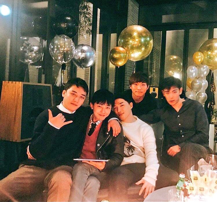 CrownedBIGBANG's tweet photo. REPLY with your most favorite OT5 photo of BIGBANG 😊 + your favorite memory of them.

Use these # in ur replies:
#dafBAMA2018BigBang #MTVLAKPOPBIGBANG #PremiosMTVMiaw
#BIGBANG #TOP #TAEYANG #GDRAGON #DAESUNG #SEUNGRI

I will RT your replies 😊

BTW, here's my current fave 😉 https://t.co/34YkZHVdd5