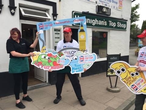 neoda_oils's tweet photo. The Middleton team join David Hennigan at @Hennighanschips at the #nationalfishandchipday #RoutetoLondon relay moves ever onwards! Great to see you David! https://t.co/pj6ReE4XAQ