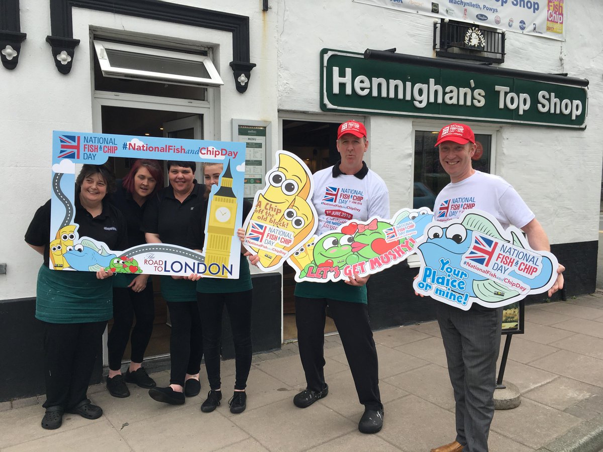 neoda_oils's tweet photo. The Middleton team join David Hennigan at @Hennighanschips at the #nationalfishandchipday #RoutetoLondon relay moves ever onwards! Great to see you David! https://t.co/pj6ReE4XAQ