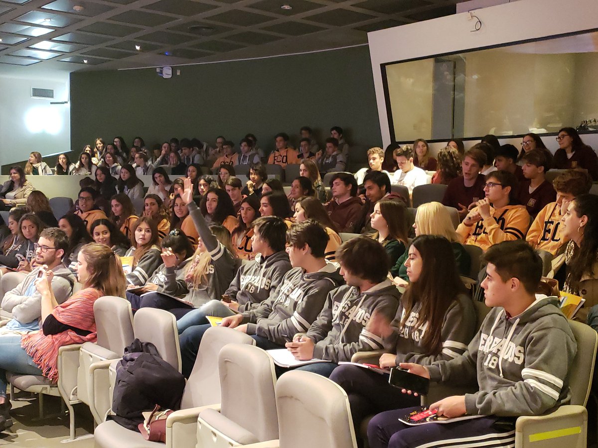 SilviaBacher's tweet photo. Mas de 300 estudiantes participan de la jornada #Tutrabajotufuturo #TTDF18 Organizado x 3 jóvenes líderes @EF_Fellows @sofiaterrile @CaroZaccato #josesanchezelia Una alegría mentorearlos! Gracias @UCAPeriodismo @melamedale @AversaCecilia @MaritaCarballo @hcappiello https://t.co/Hi0cF1ft0u