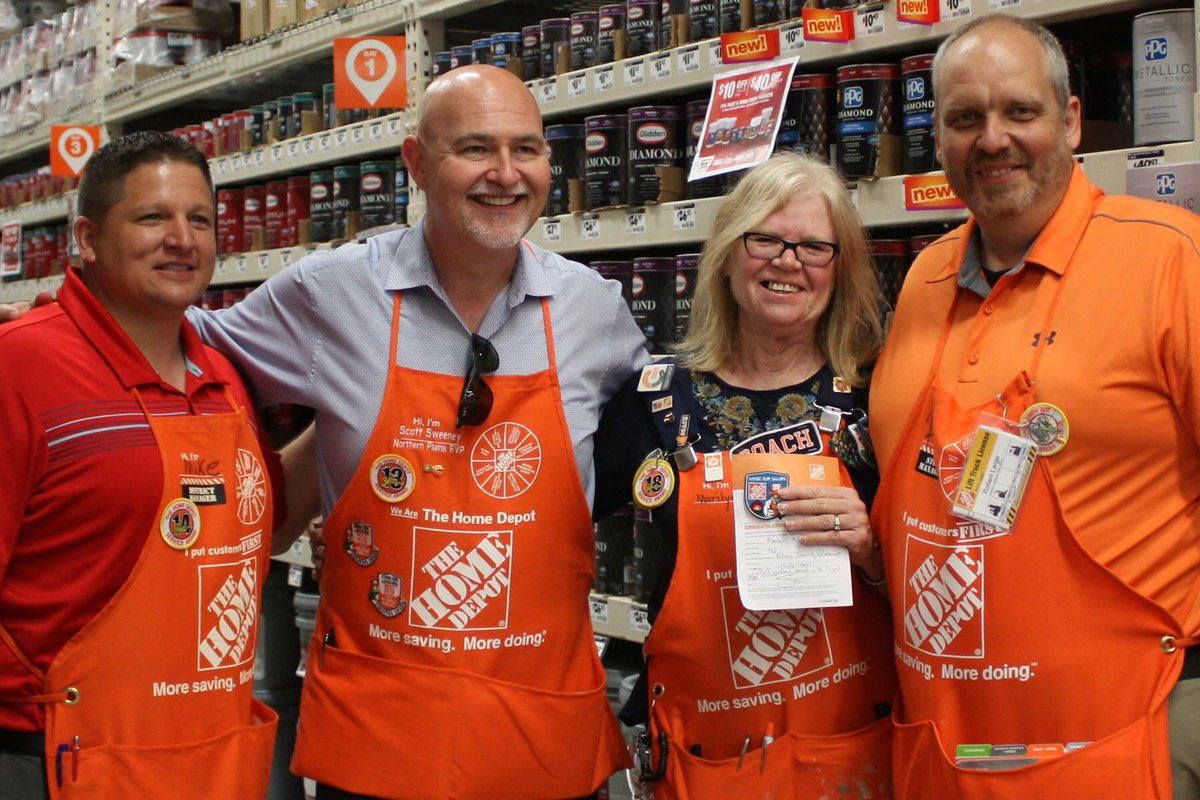 8460THD's tweet photo. Marilyn of D24 - being recognized by RVP @CampSweenScott and @HinckJ https://t.co/ZnN2EzbJUm