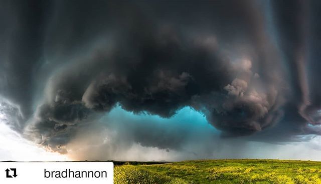 UMLWeatherCTR's tweet photo. #Repost @bradhannon (@get_repost)
・・・
This supercell storm threw down baseball size hail at Broadus, Montana. #storm #montana #baseball #supercell #thunderhunter #bradhannon #storm #stormscape #weather ##weatherphotos #natgeo #weatherpics #hail #rain… https://t.co/dZsTHTVhDS https://t.co/Ggd6RDzzJ4