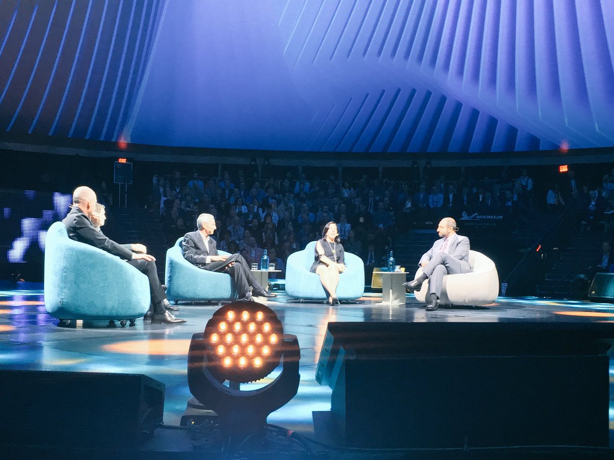 movinonconnect's tweet photo. “On veut de l’innovation. On l’encourage. Mais comment peut-on s’assurer de rendre nos services plus disponibles, et plus créatifs?” - @Val_Plante de la @MTL_Ville à #MovinOnConf18 @rep https://t.co/NCxm4PjDw5