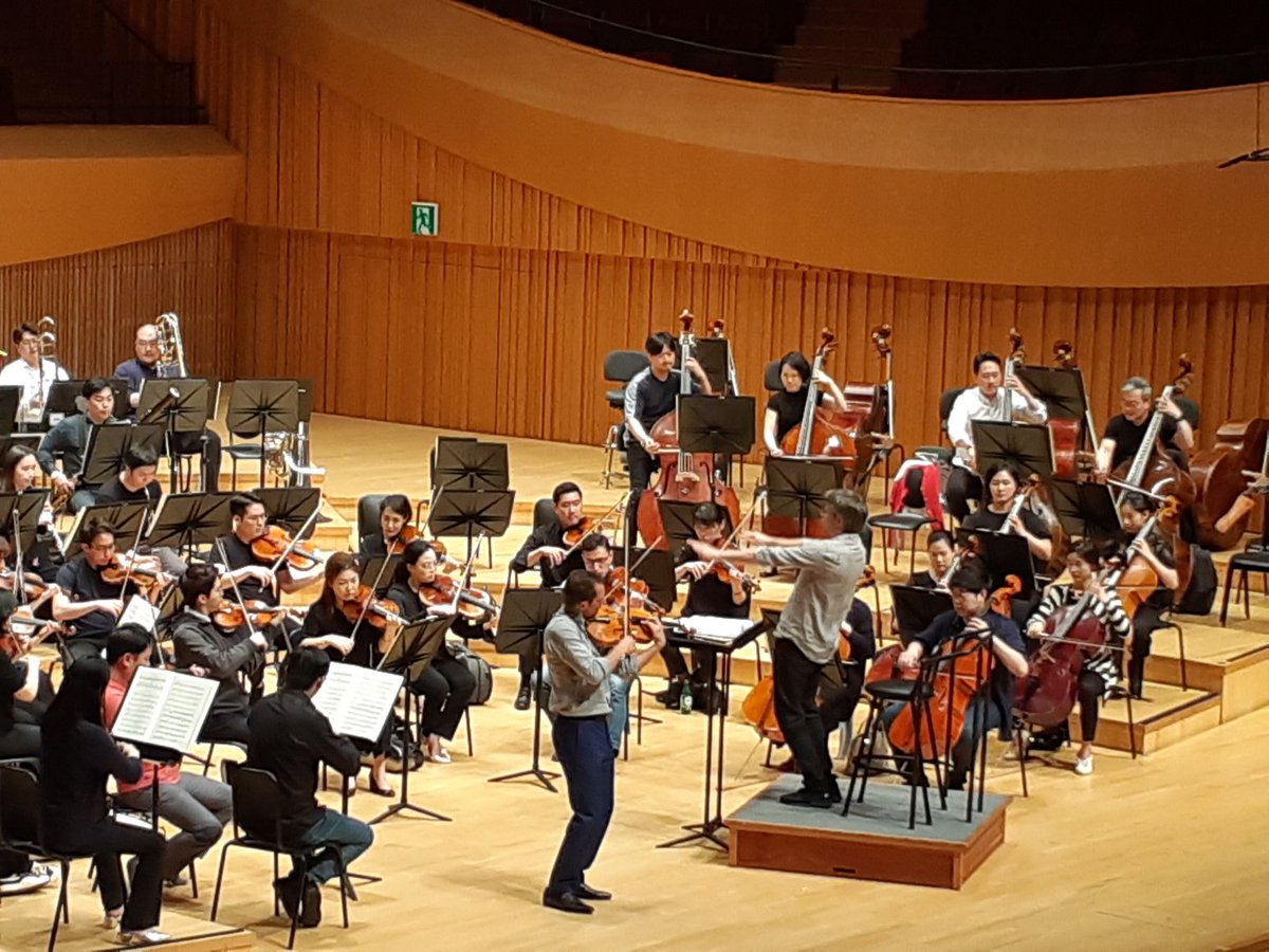Some pictures from the general rehearsal of Walton's Viola concerto with @AntoineTamestit and Seoul Philharmonic Orchestra at the Lotte Concert Hall in South Korea