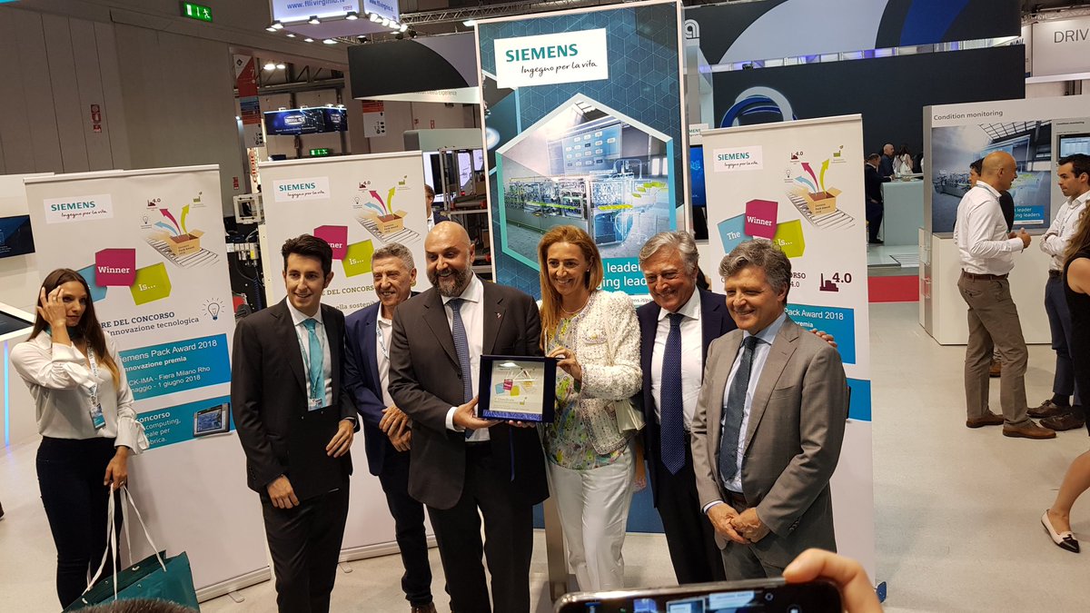 UCIMAorg's tweet photo. A #IpackIma2018 #Siemens premia l'innovazione con il Siemens Pack Award: #TechnoD #TiberPack e #Robopac le aziende premiate nelle tre categorie del contest >> @ipackima2018 #ucima #packaging https://t.co/rRHDWydImI