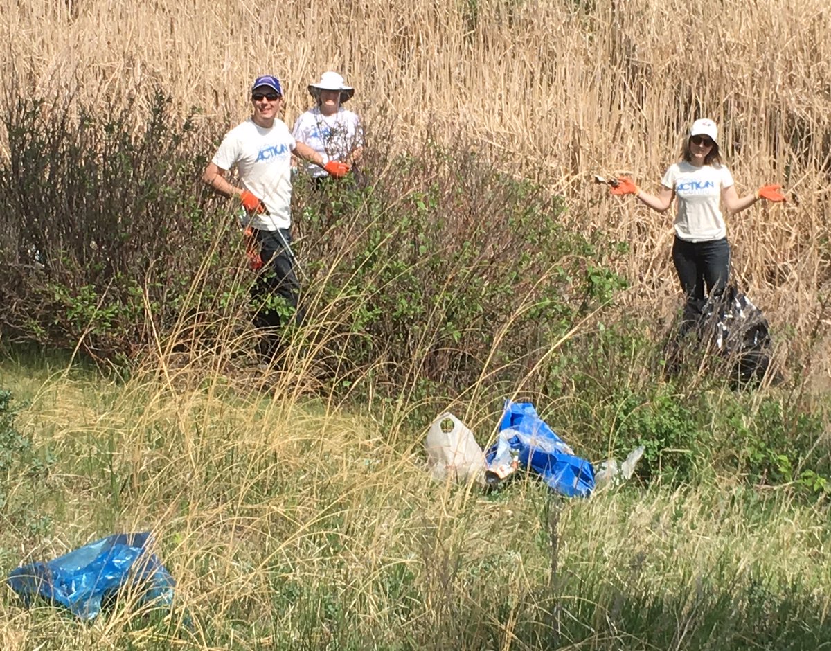 GreenActionCtr's tweet photo. Just a few pics of our cleanup this weekend on Omand's Creek... Thanks @CadFairview and @RAltemeyer for co-hosting this awesome #greenaction. https://t.co/NhhapDvTF5