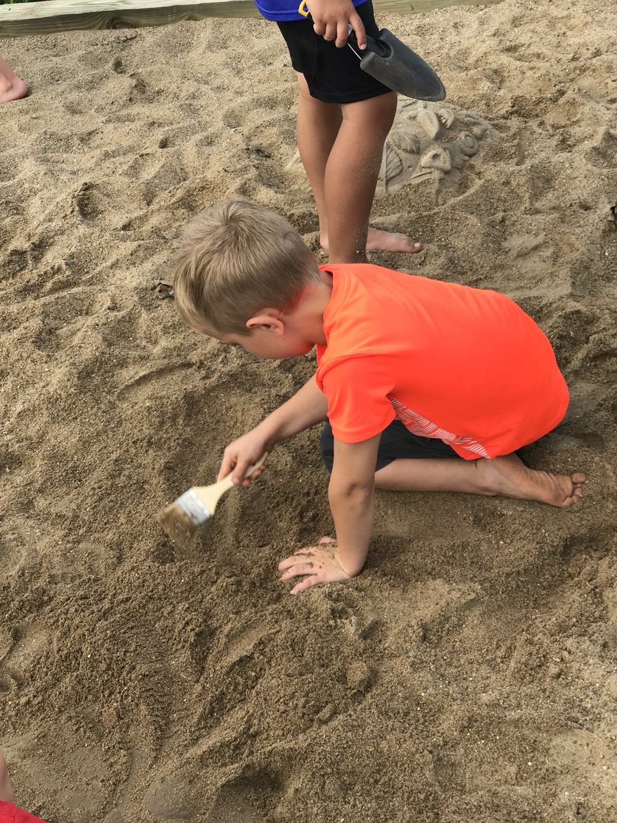 MrsWeldy's tweet photo. Digging for those dinosaurs bones! #bhes180daysoflearning https://t.co/CiGMteN57q