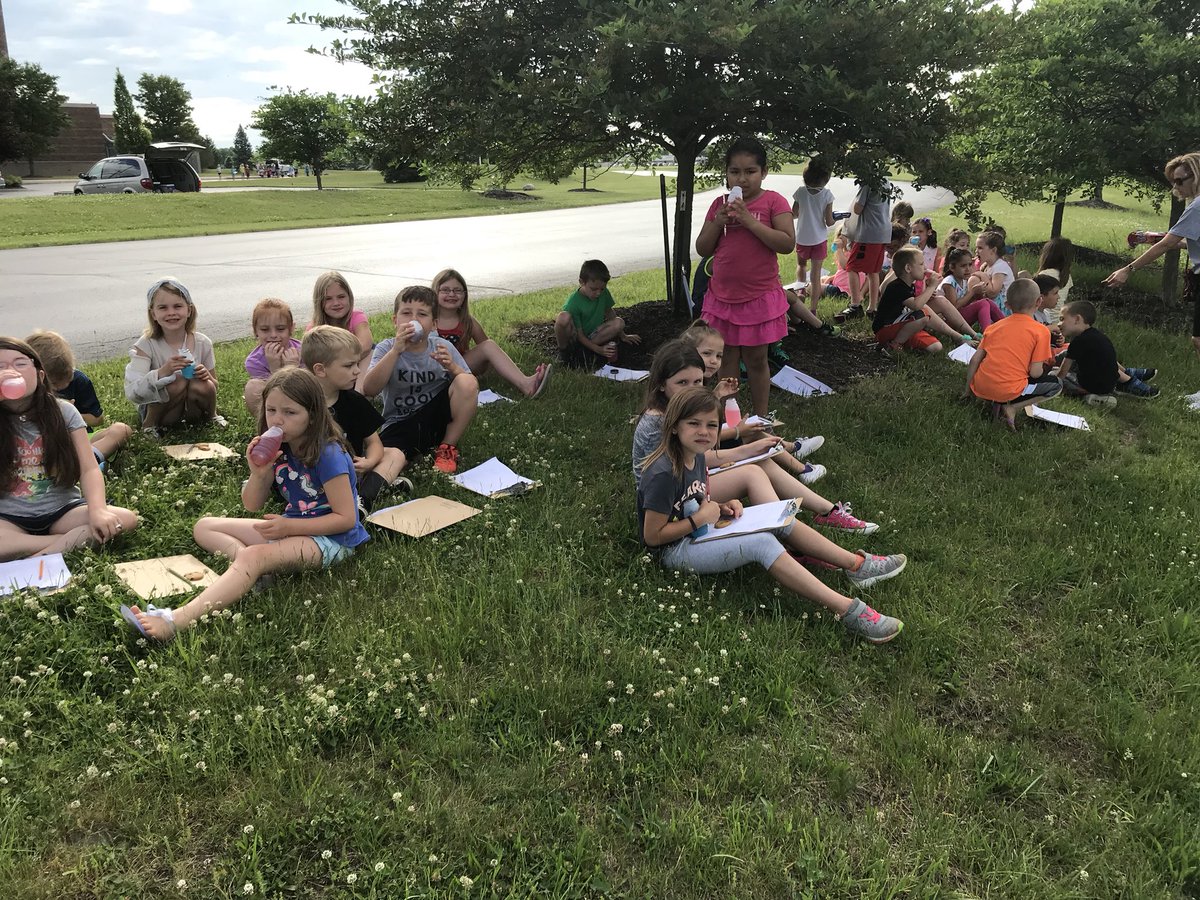 MrsWeldy's tweet photo. Gorgeous morning for a scavenger hunt around the school campus! #firstgrade #bhes180daysoflearning https://t.co/wkdAGWhUlD