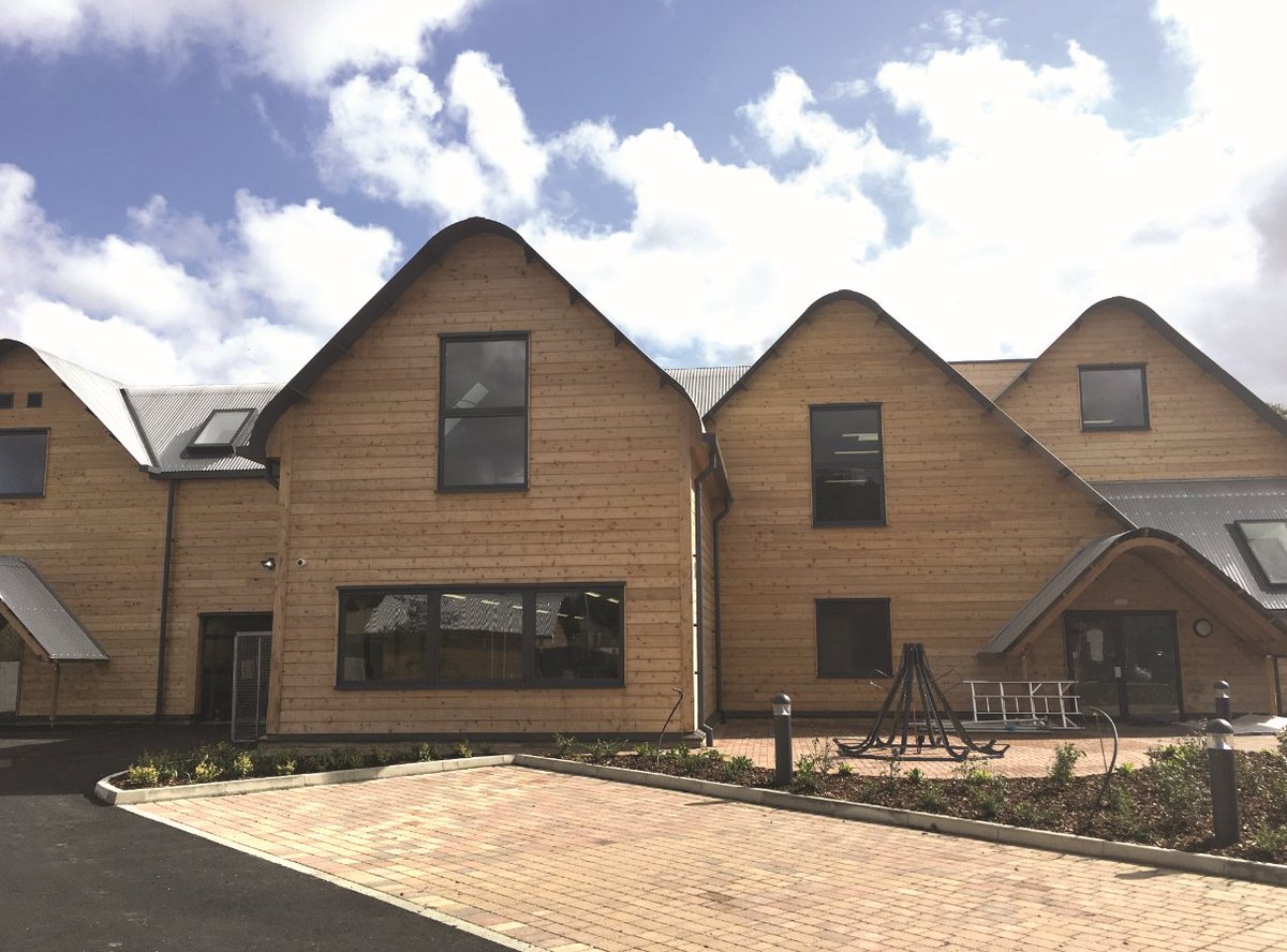 ChoicesTimber's tweet photo. #Timber #AluClad is low maintenance &amp; practical - allowing for a fully reversible option for easy maintenance and cleaning, whilst the clean, straight edged timber frames &amp; external aluminium cladding provides durability and requires minimal upkeep 💪 >> https://t.co/kqsLGaeyDO https://t.co/k49x1zOaW1