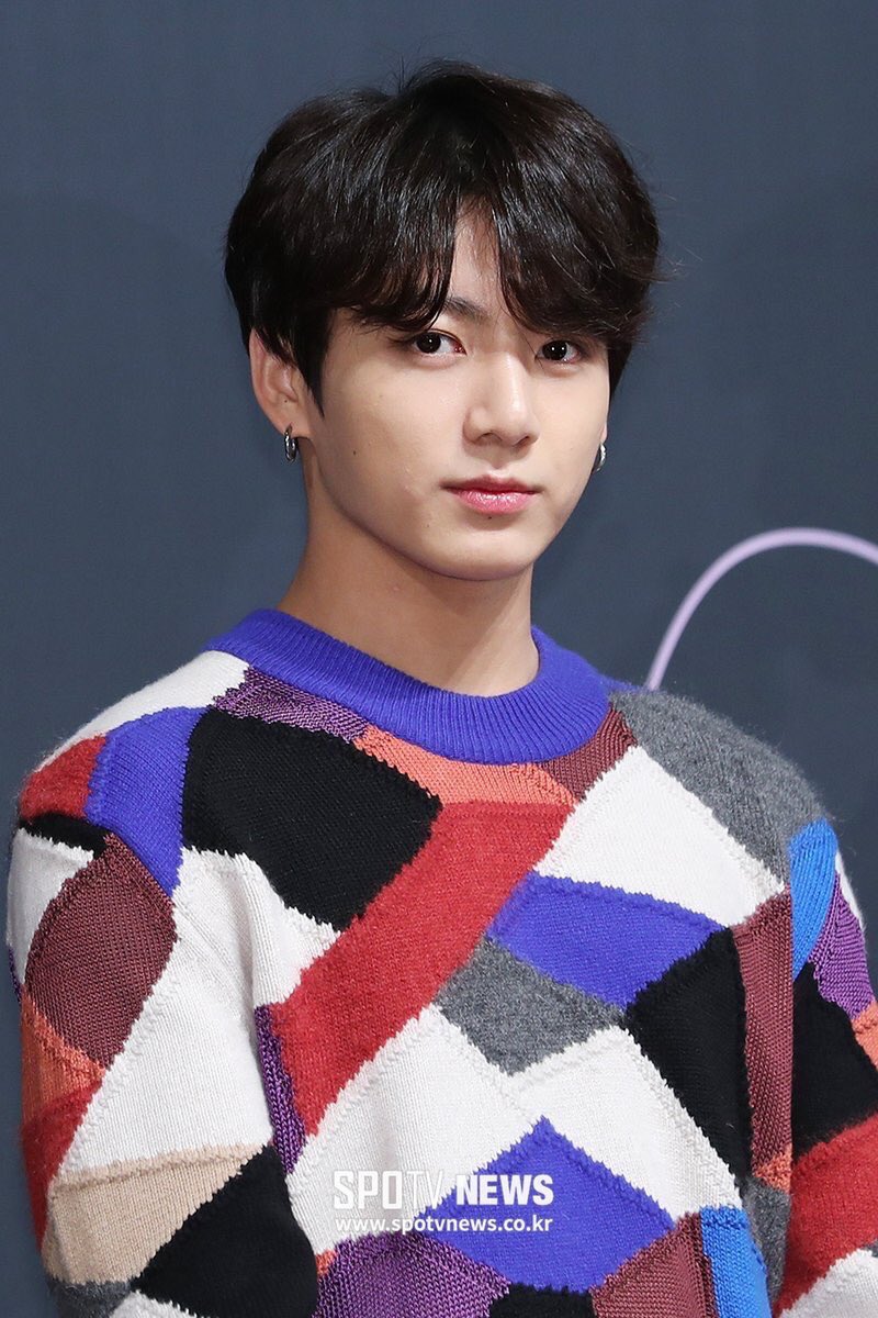 daddygvk's tweet photo. Wherein high school teacher Taehyung finds out that his boyfriend of 3 years, Jeongguk, used to star in amateur pornographic videos back when he was in college. What Jeongguk doesnt expect is for Taehyung to stare at him with wide eyes and ask "Can we watch them together?" https://t.co/T8mQVej4t6