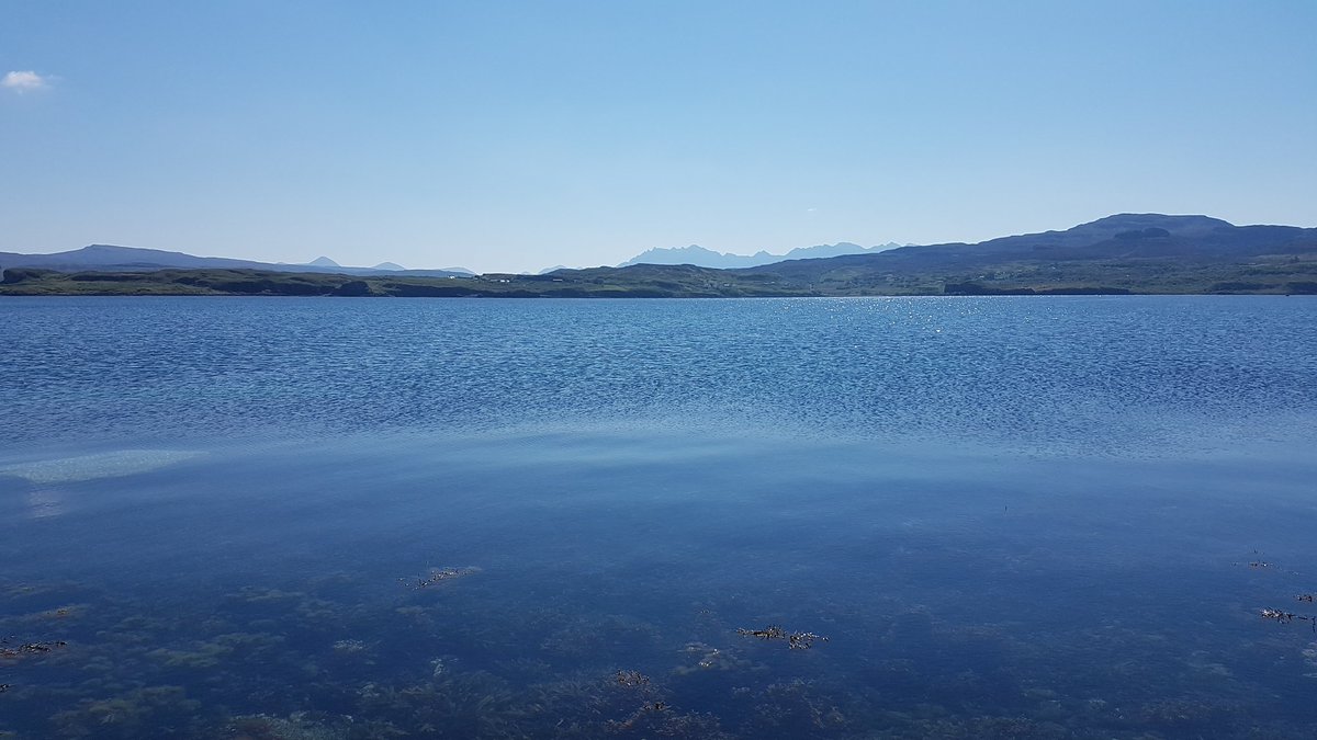 walkingthepeaks's tweet photo. #Internationalblue #isleofskye https://t.co/tdWQlUQhnf