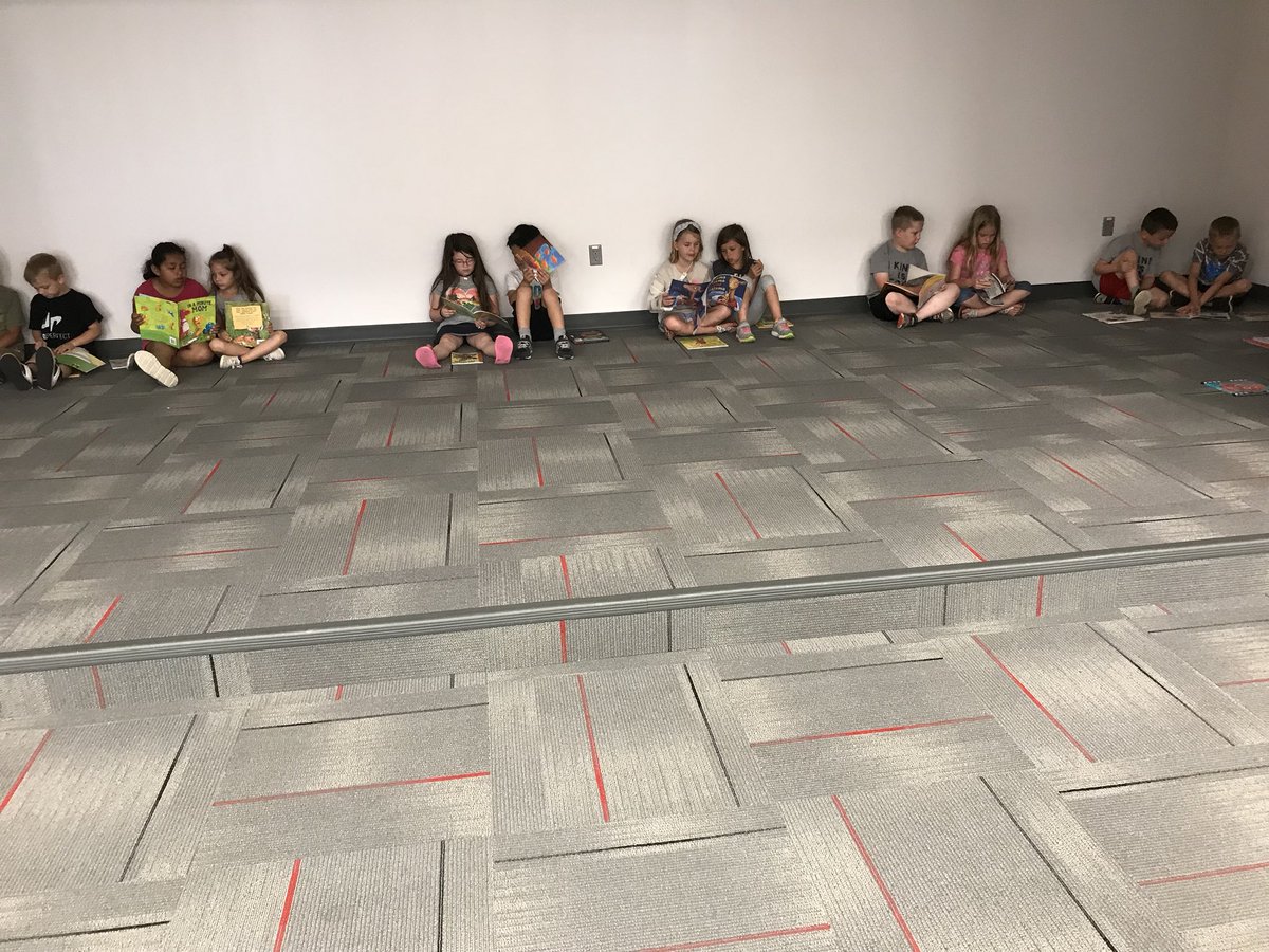 MrsWeldy's tweet photo. Partner reading on the Gibson Stage. So proud of how far everyone has grown as a reader this year! #bhes180daysoflearning https://t.co/jnVImUDDzu