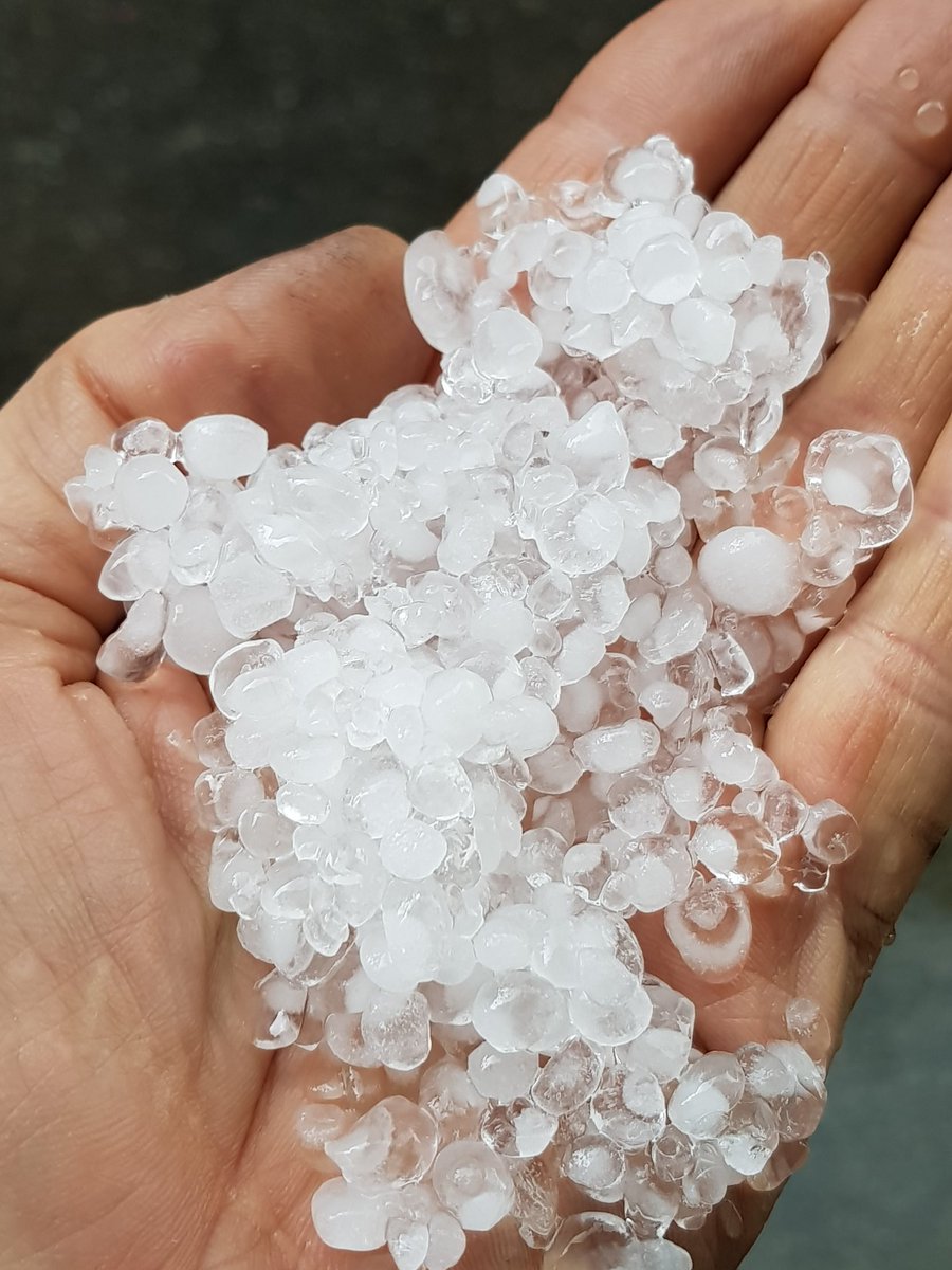 Per gli amanti del freddo questo marzo va di lusso. #Grandine #Torino