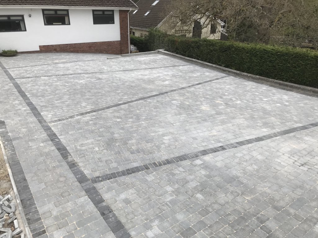 thecrane300's tweet photo. Finally finished this one big drive and a big patio area https://t.co/oTacuiT5Rt