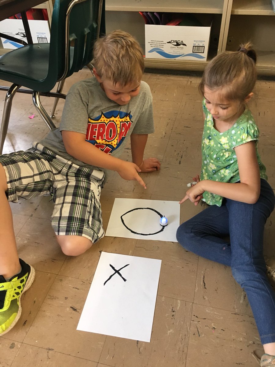 KanekoAmy's tweet photo. Nobody loves working with Ozobots more than 1st graders! 🤖 #rcsdpirates @MemorialElemen https://t.co/6vSqJNGGFP