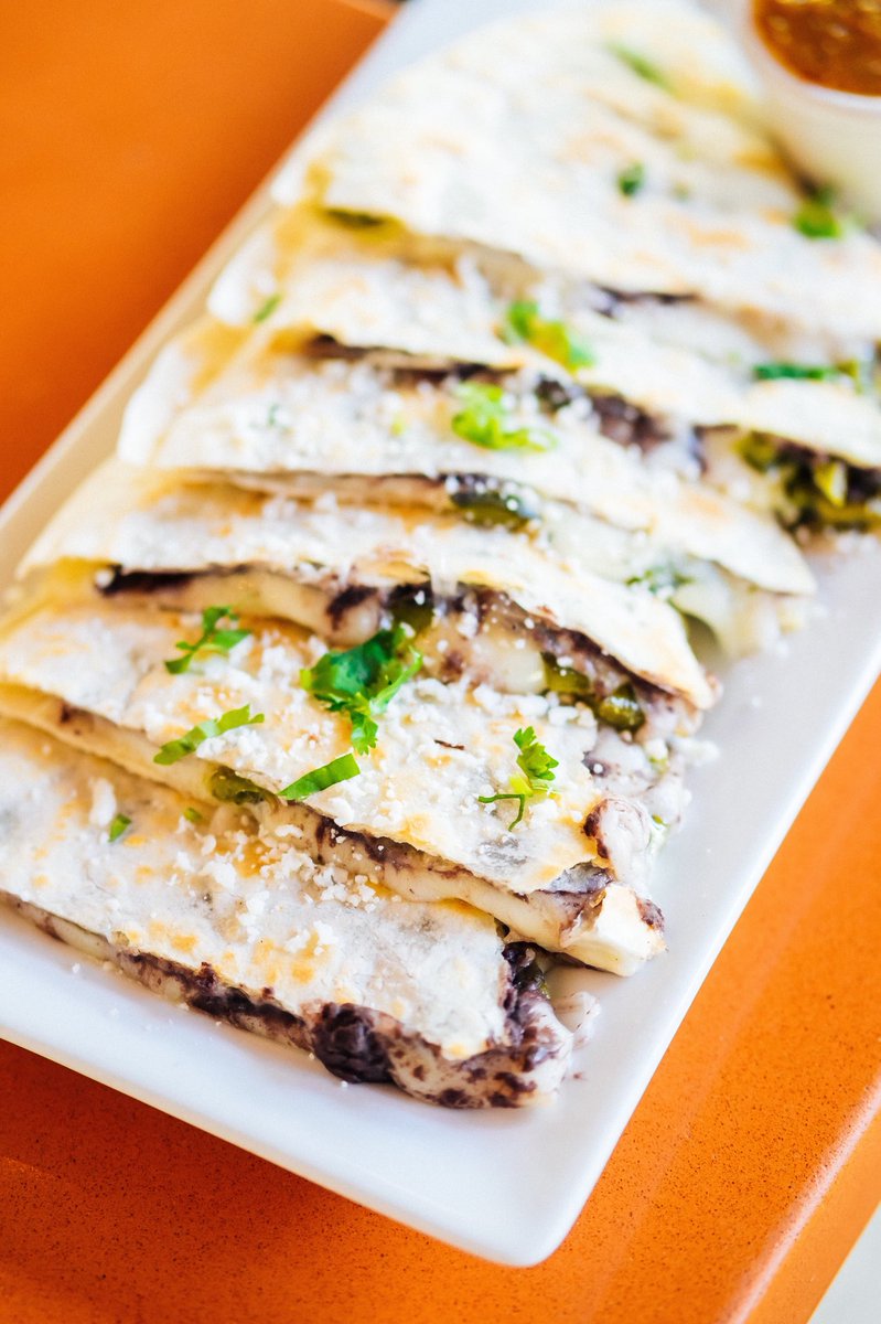 Feast your eyes on our Quesadilla de Harina, then stop by and feast for real. 😋
.
🍴 : QUESADILLA DE HARINA
Flour tortillas, refried black beans, queso Oaxaqueño, chile rajas, tomatillo salsa.
.
#CentroCocina #Paragarys #PRGFoodie