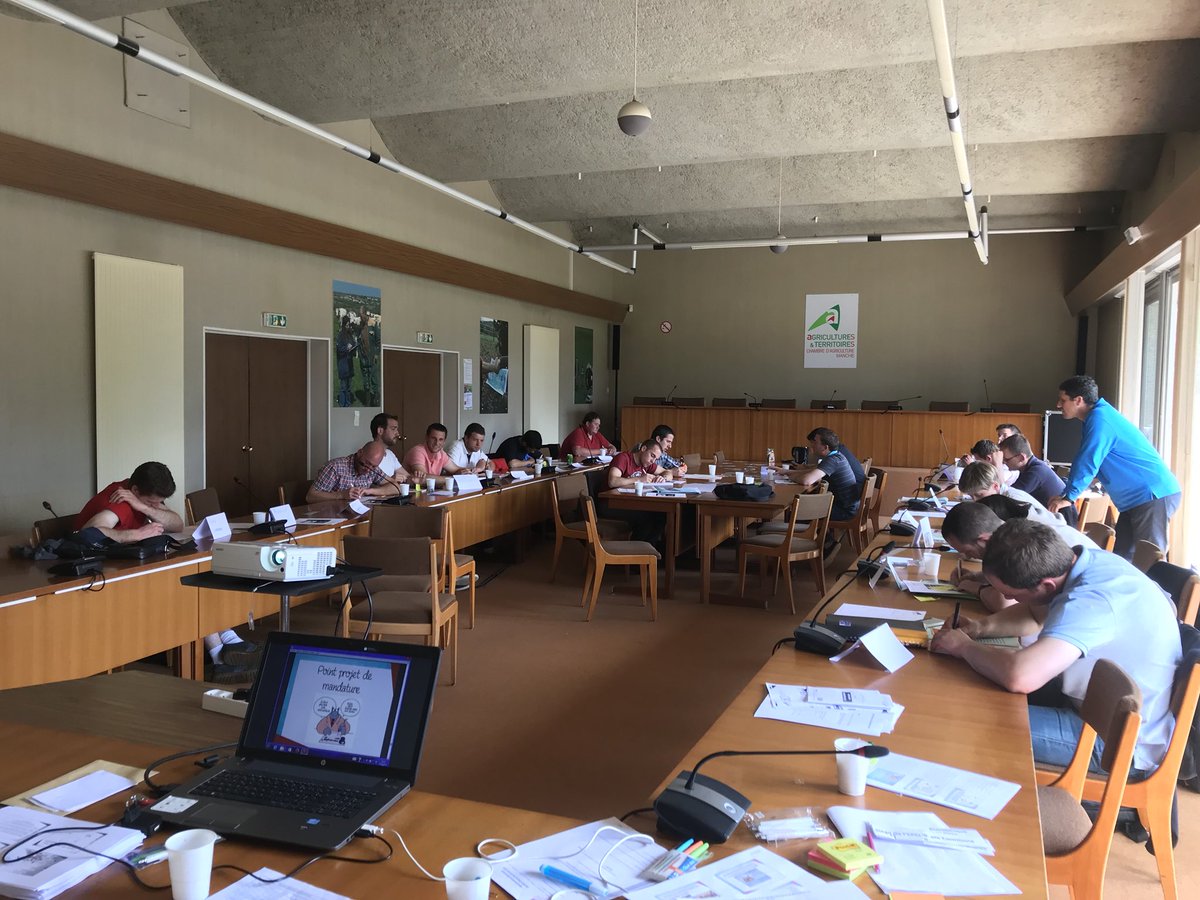 ThibautGiraud1's tweet photo. Ambiance studieuse @JA_Manche question : quelles sont nos attentes durant la nouvelle mandature @AntoineT50 @RihouetFrancois @EmiLiLemonnier @Tompasquier5 @manchoi50 @VivierAurlien1 @ https://t.co/kaRnqIREKf