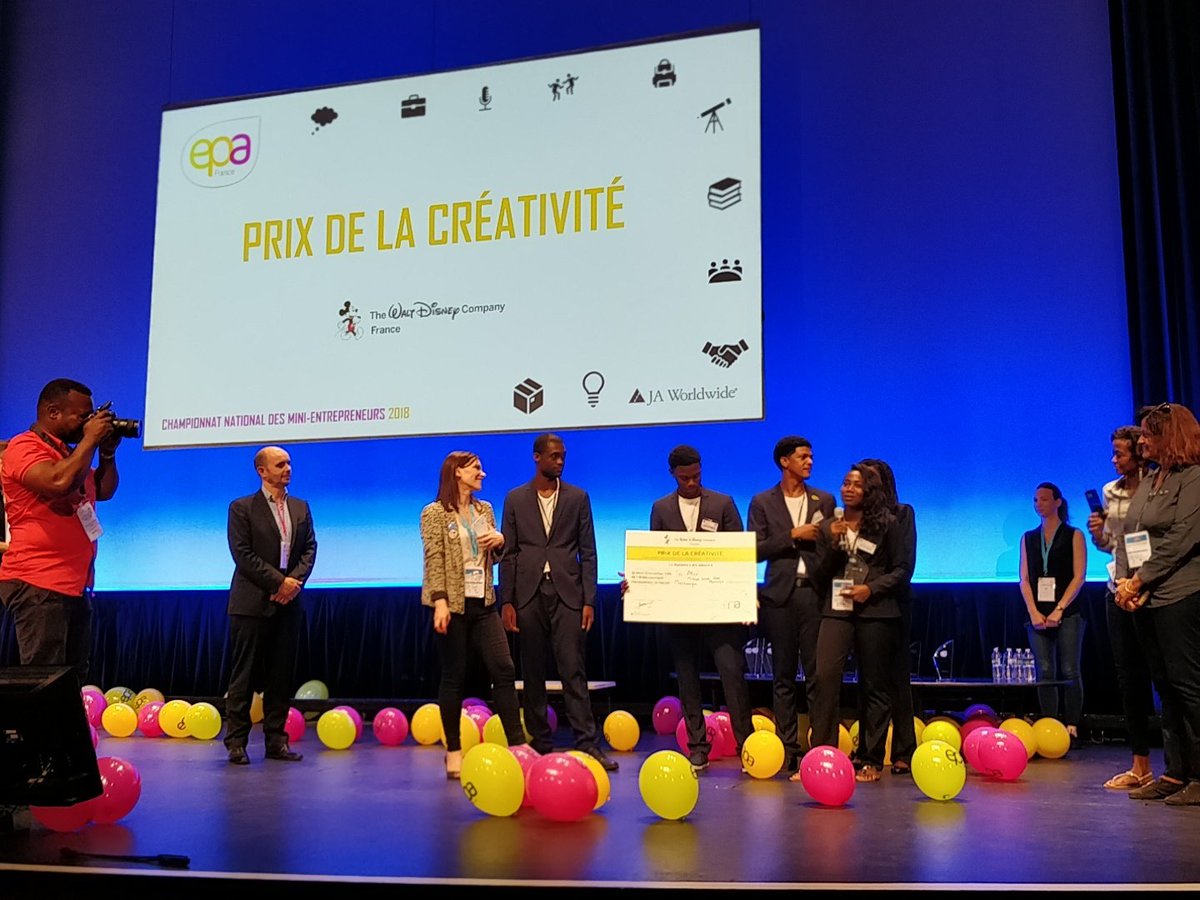 epafrance's tweet photo. Le Prix de la créativité Disney est remis par David LAMOINE, Directeur commercial chez the @WaltDisneyCo, à la Mini Entreprise-EPA So Able de Martinique https://t.co/kBzfGNdbLu