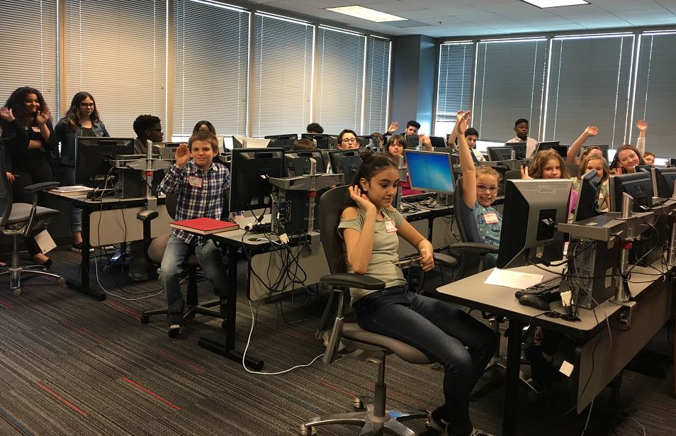 CNA_Insurance's tweet photo. CNA celebrates Kids Day, where CNA employees take the opportunity to mentor children, introduce them to the workplace and encourage discussions about career options for their future. #SERVICEFORCE #WeAreCNA https://t.co/Qb9QHbq0UC