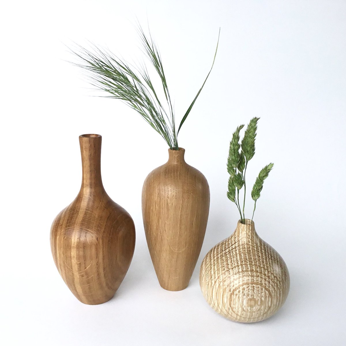annawoodturner's tweet photo. Oak three ways, one is Brown Oak and one is limed. Some simple forms that show off the beauty of the wood. #simpleforms #weedpot #annawoodturner https://t.co/qrLo6cg73L