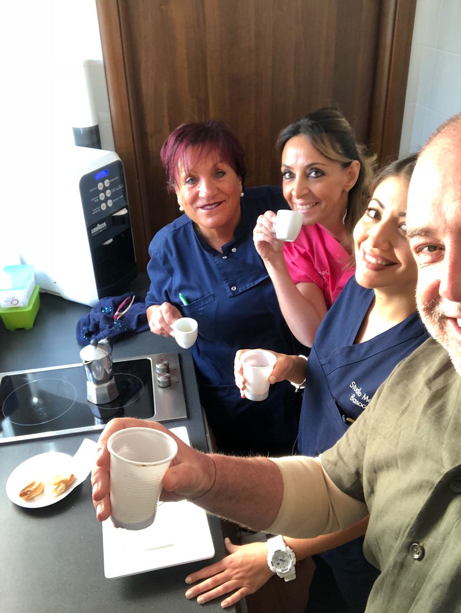 giuliobasoccu's tweet photo. Oggi full-immersion in sala operatoria, ma adesso... 
meritata #pausacaffè ☕
con Cristina, Stefania e Patrizia, preziosi punti di riferimento per le pazienti nel pre e post intervento 👩‍⚕️❤️
#BisturiDay #Staff #SalaOperatoria #ButFirstCoffee #GiulioBasoccu https://t.co/n9fVMKSi8d