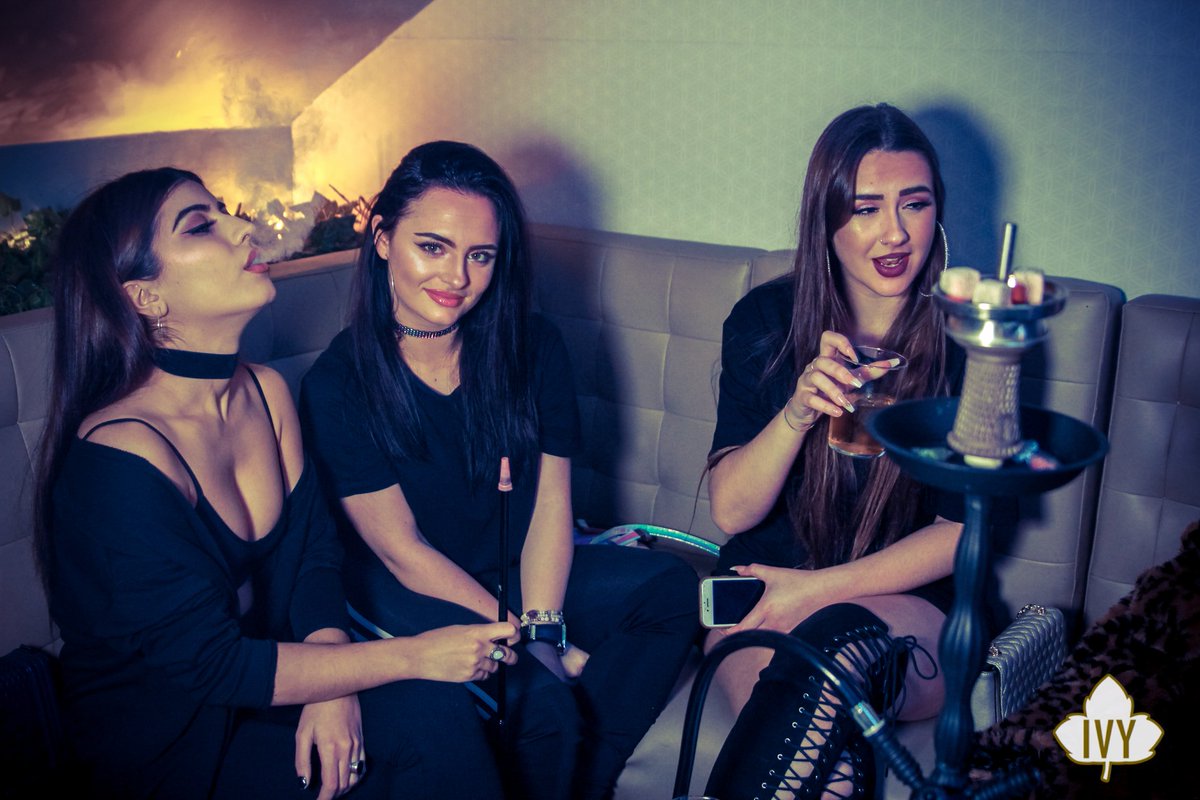 Si eres de los que disfrutas fumar #shishas 🔥 entonces esto es para ti: En nuestro #IvyShishaLoungeClub combinamos las noches de fiesta con un ambiento exclusivo 🍾🎧 ¿Cuándo nos visitas? - bit.ly/2kyrbT8 #felizmiercoles #barcelona #bcn #bar #cachimba