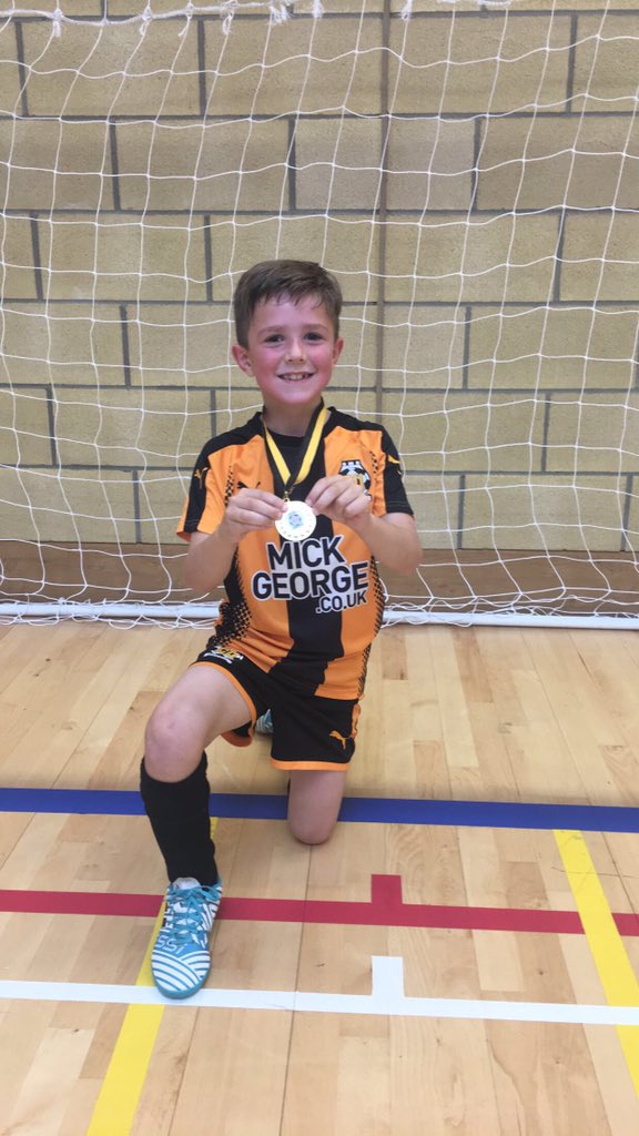 CUCoachCharlieO's tweet photo. ⭐️Player Of The Day⭐️

A big well done to our Day 2 P.O.T.D...SAM!!🏅

Sam has played with a smile on his face all day, shown fantastic ability and thrived when challenged👏 Fantastic work Sam🔶⚫️

@CambridgeUtdFC @CU_Kids https://t.co/zGz5KeRxN2