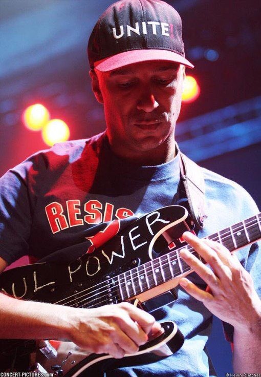 Happy 54th Birthday, Tom Morello! Keep on rockin , Brother! 